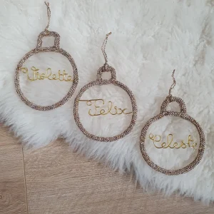 Boule de Noël personnalisée en tricotin