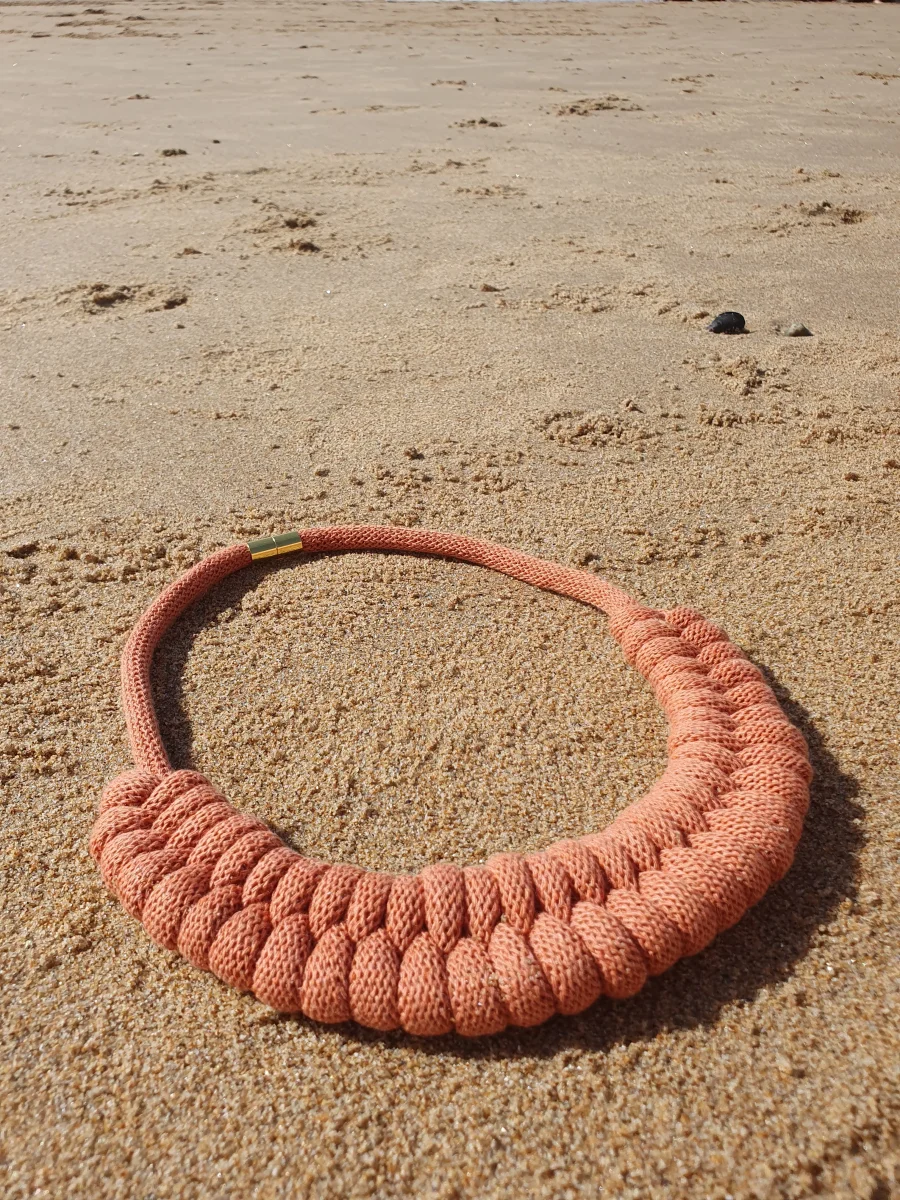 Collier corde coton noué épais plastron, bijou fantaisie, idée cadeau tendance macramé fait main noeud marin terracotta – Image 9