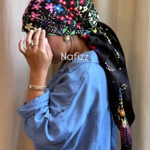 Grand carré de soie noir fleuris