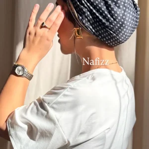 Triangle de soie noir Ève