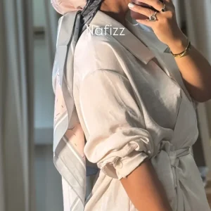 Grand carré de soie Oya gris