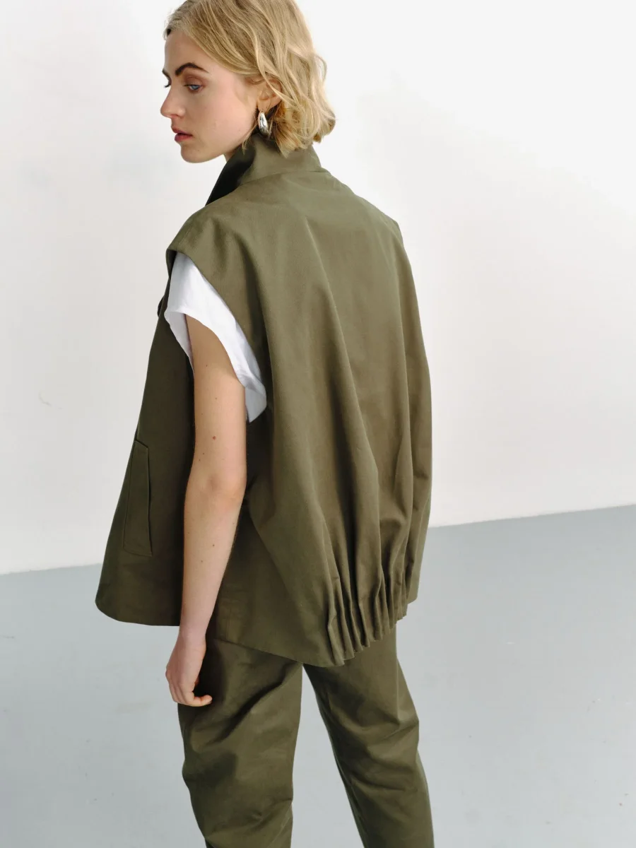ACHI - Blouson sans manche en gabardine – Image 4