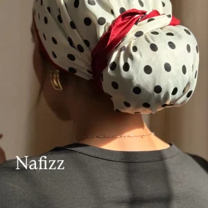 Triangle de soie petit pois blanc