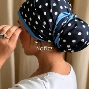 Triangle de soie petit pois bleu