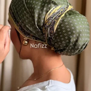 Triangle de soie kaki