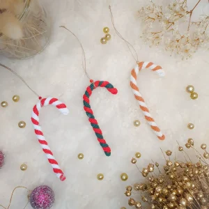 Décoration sucre d'orge à suspendre au sapin de Noël en tricotin de coton recyclé personnalisable avec prénom doré