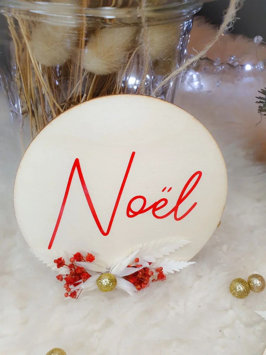 Décoration boule de Noël en bois à suspendre personnalisable avec prénom et fleurs séchées pour décorer table de fin d'année sapin cheminée – Image 8