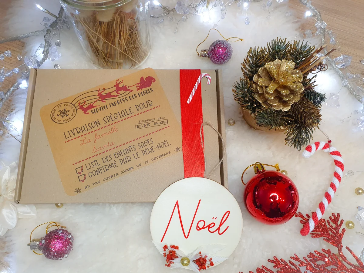 Décoration boule de Noël en bois à suspendre personnalisable avec prénom et fleurs séchées pour décorer table de fin d'année sapin cheminée – Image 4