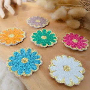 Broche Marguerite à Paillettes Fait-Main - Accessoire Tendance pour Mariage, EVJF, Témoin, Demoiselle d'Honneur et Plus - 24 Couleurs Disponibles