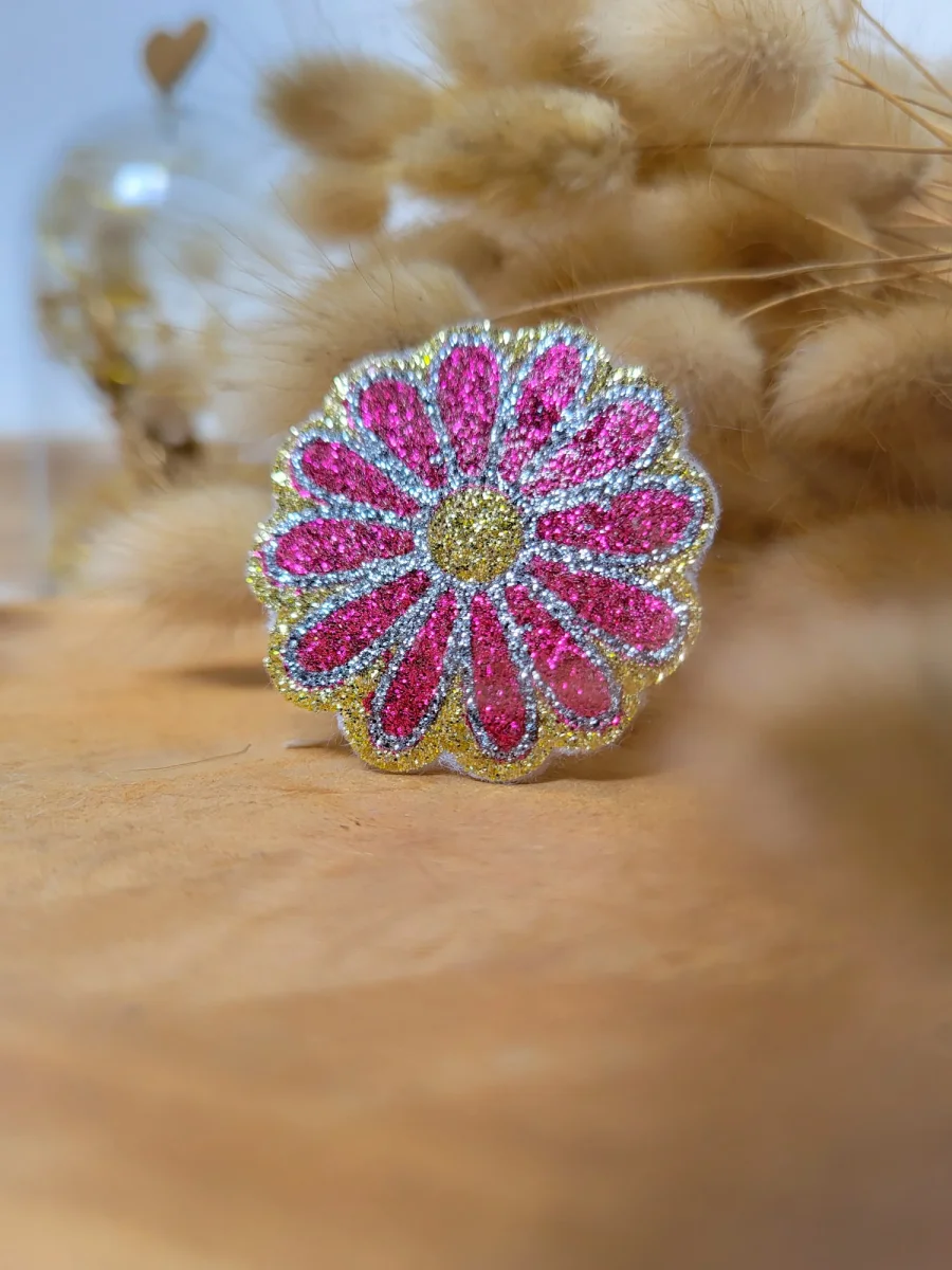 Magnifique Broche Fleur à Paillettes - Accessoire Tendance pour Mariage, EVJF, Témoin, Demoiselle d'Honneur et Plus - 24 Couleurs Disponibles – Image 9