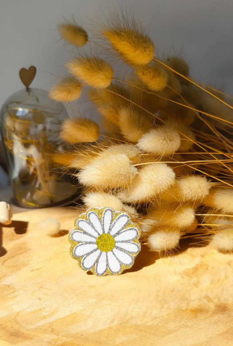 Magnifique Broche Fleur à Paillettes - Accessoire Tendance pour Mariage, EVJF, Témoin, Demoiselle d'Honneur et Plus - 24 Couleurs Disponibles – Image 4