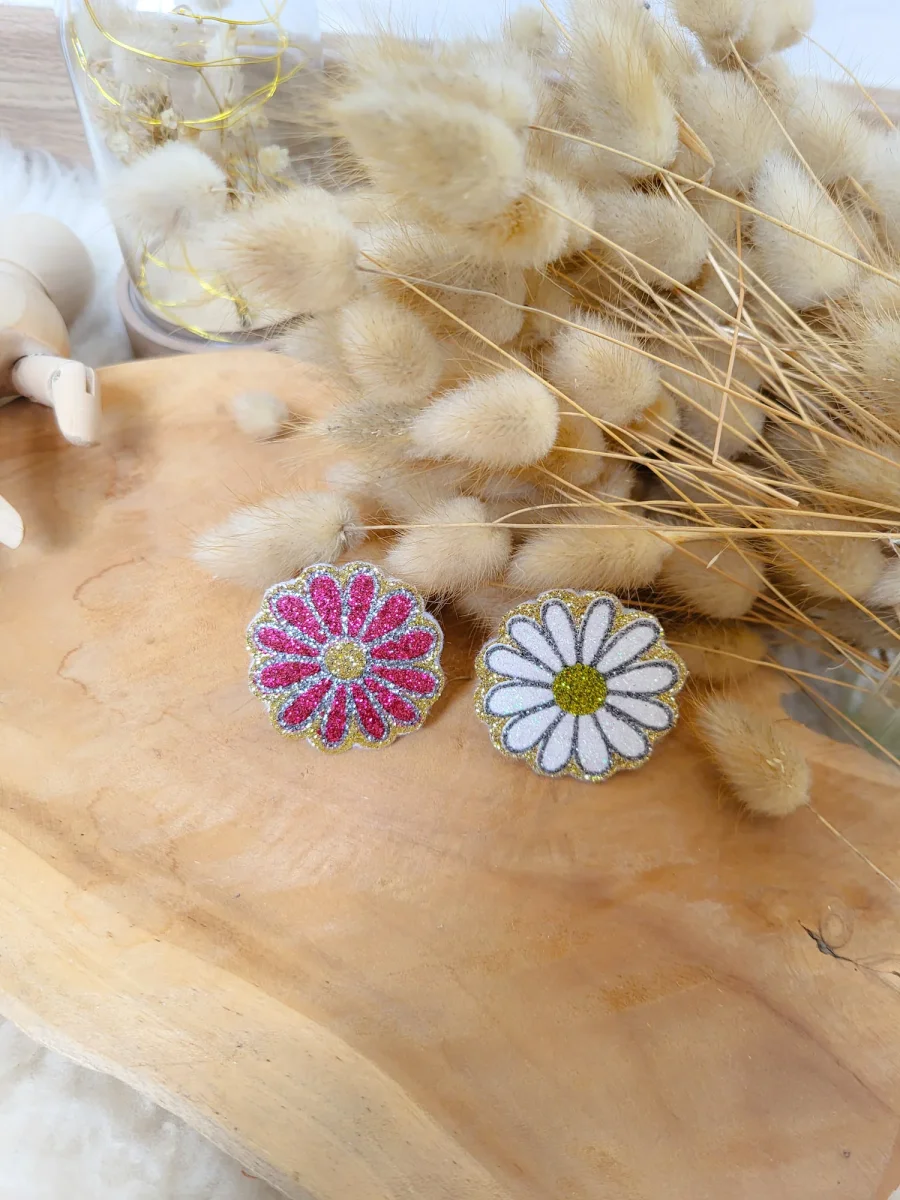 Magnifique Broche Fleur à Paillettes - Accessoire Tendance pour Mariage, EVJF, Témoin, Demoiselle d'Honneur et Plus - 24 Couleurs Disponibles – Image 2