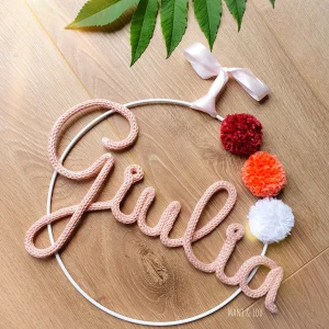 Couronne prénom 3 pompons personnalisée