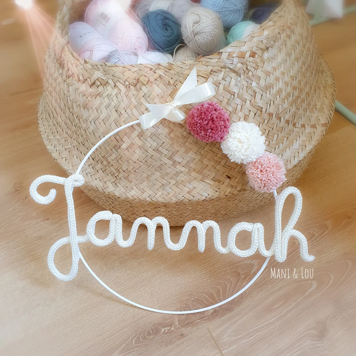 Couronne prénom 3 pompons personnalisée – Image 3