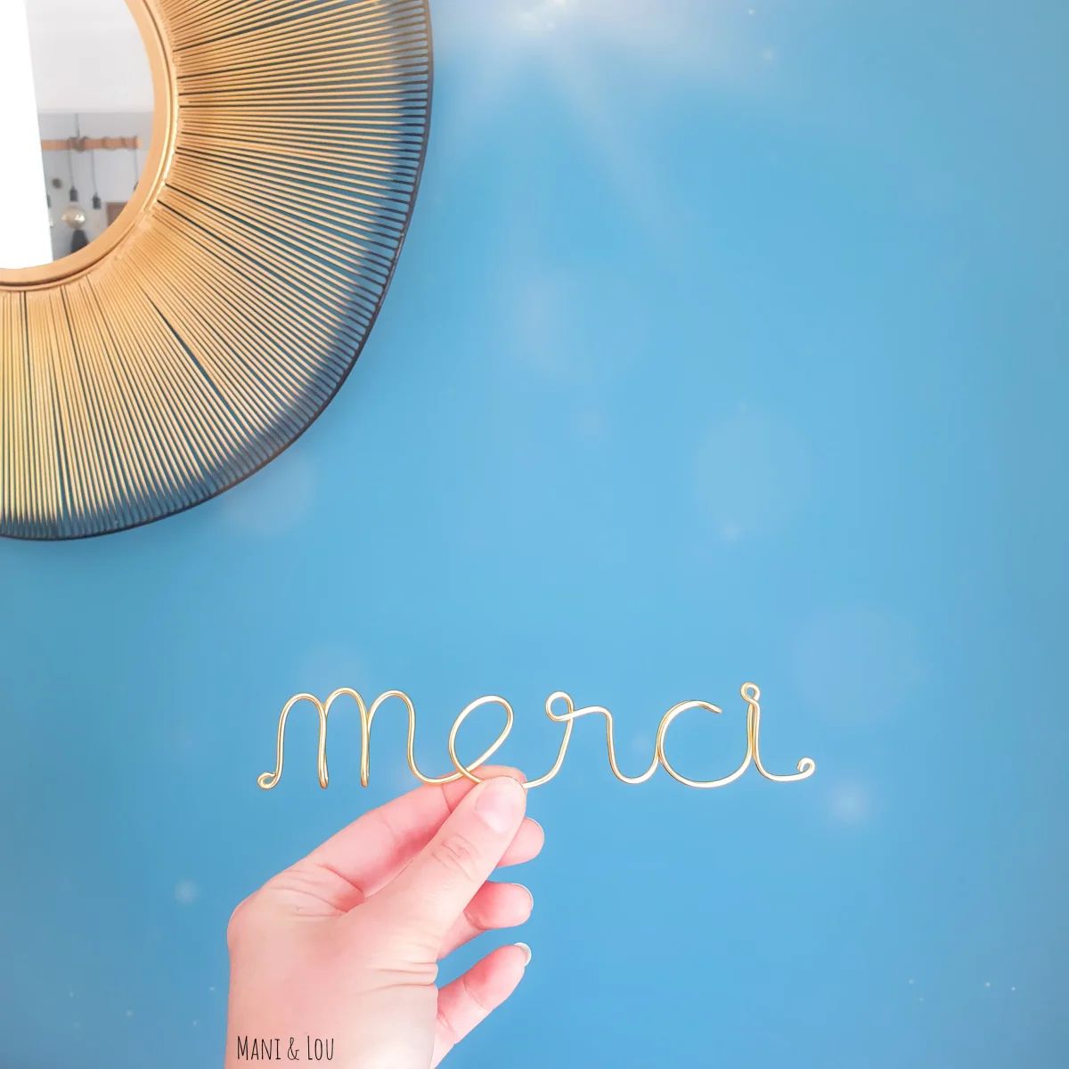 Mot "merci" en fil doré – Image 3