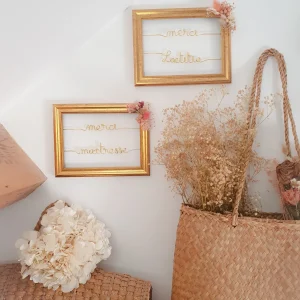 Cadre personnalisé doré fleurs séchées cadeau maîtresse, professeur, ATSEM, assistante maternelle