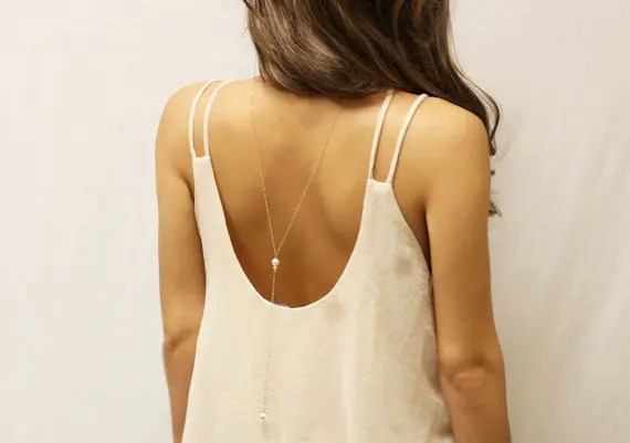 collier dans le dos – Image 3