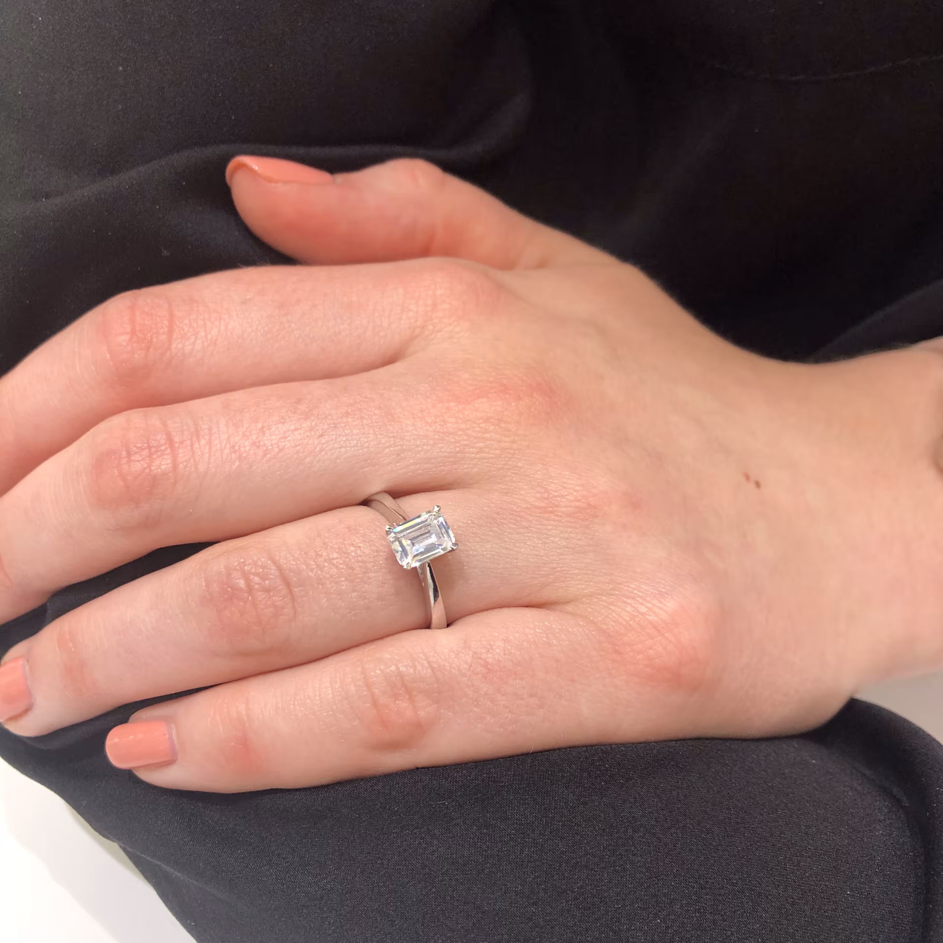 Solitaire Taille Emeraude Diamant Synthétique 1.50ct Or Blanc – Image 3