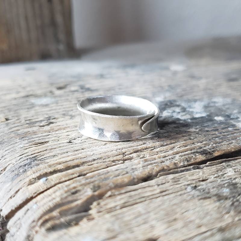 Bague fine en argent martelé ajustable – Image 4