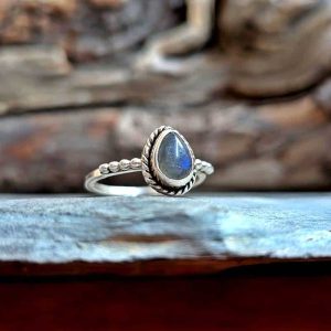 Bague fine labradorite argent perlé