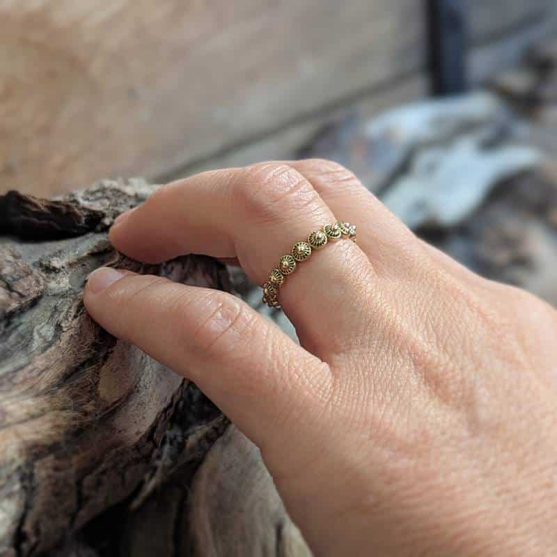 Bague fine texturée feston – Image 5