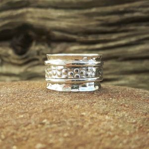 Bague en argent martelé PI