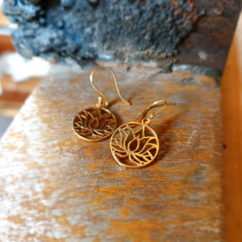 Boucles d’oreilles fleur de lotus or – Image 2