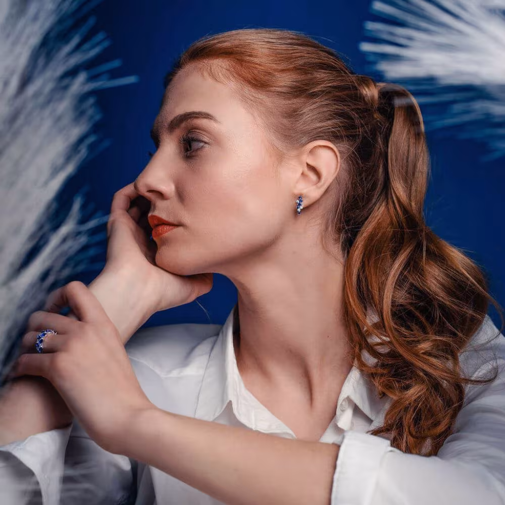 Boucles pendantes diamants et saphirs, Olivia or blanc – Image 3