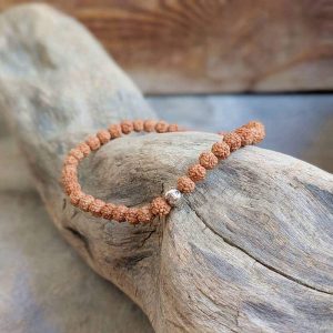 Bracelet fin en rudraksha de l’Himalaya