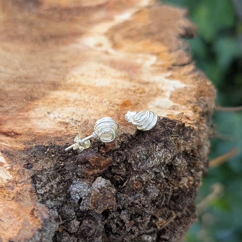 Clous d’oreilles artisanaux nid d’argent – Image 4