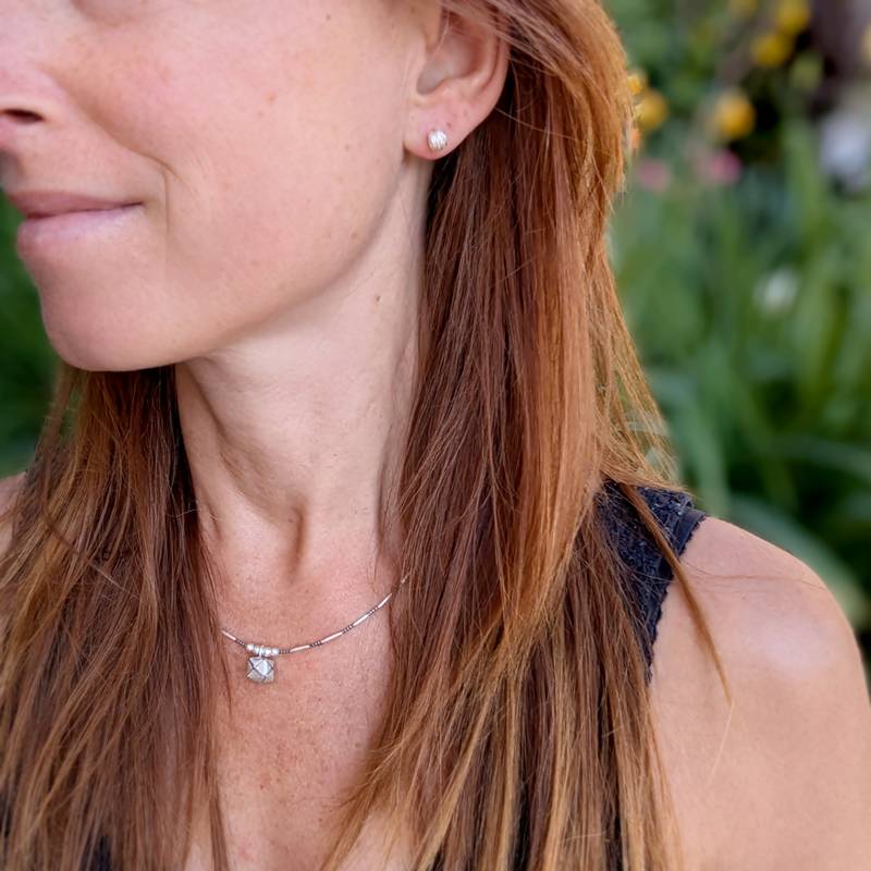 Clous d’oreilles artisanaux nid d’argent – Image 3