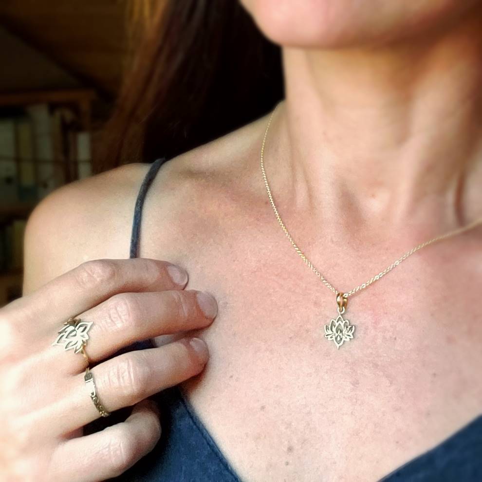 Collier fleur de lotus or – Image 3