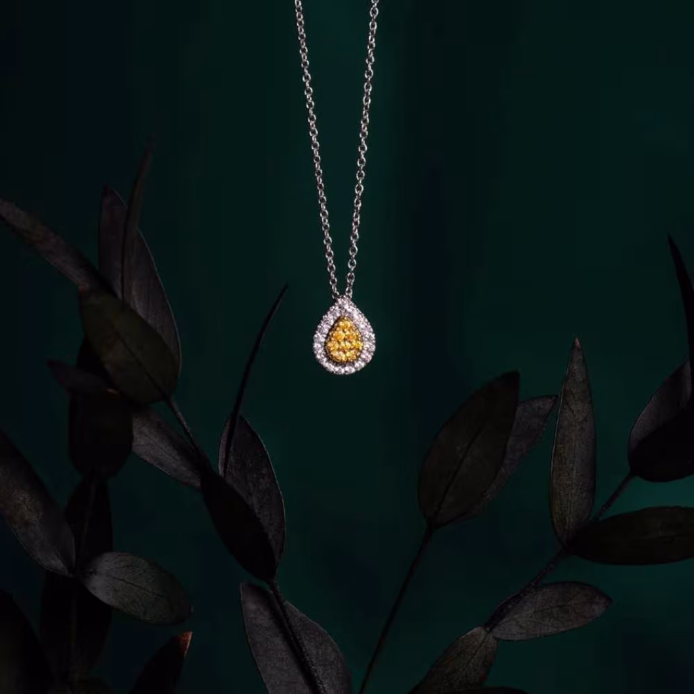 Collier Pendentif Diamants Jaunes et Blancs Amandine Or Blanc – Image 4