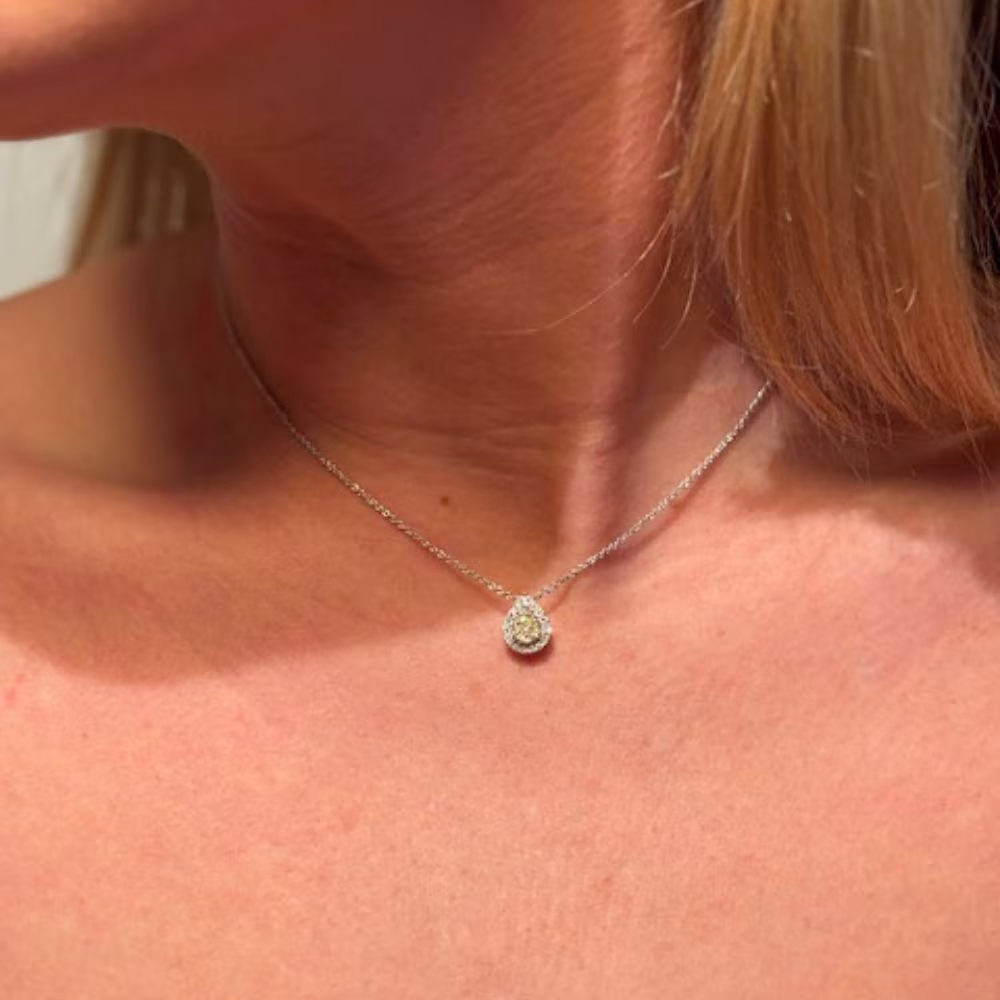 Collier Pendentif Diamants Jaunes et Blancs Amandine Or Blanc – Image 3