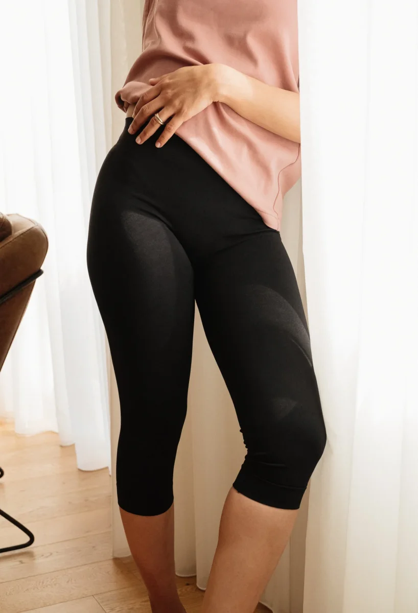 Chillout Legging Capri – Gamme SkinBloom – Noir – Image 9