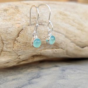Petites boucles d’oreilles calcédoine aqua