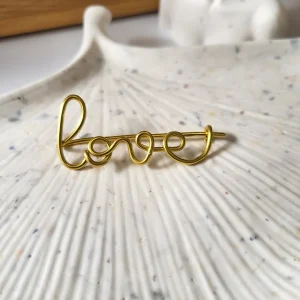 Broche Prénom Personnalisée – Cadeau Fait Main en Fil d'Aluminium | Idée Originale pour Maîtresse, Marraine, Témoin, Femme, EVJF, Fête des Mères, Anniversaire