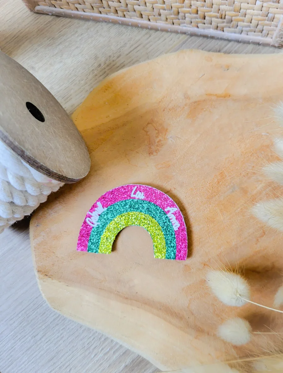 Broche arc en ciel paillette personnalisable fait main cadeau témoin marraine femme fête des mères anniversaire EVJF
