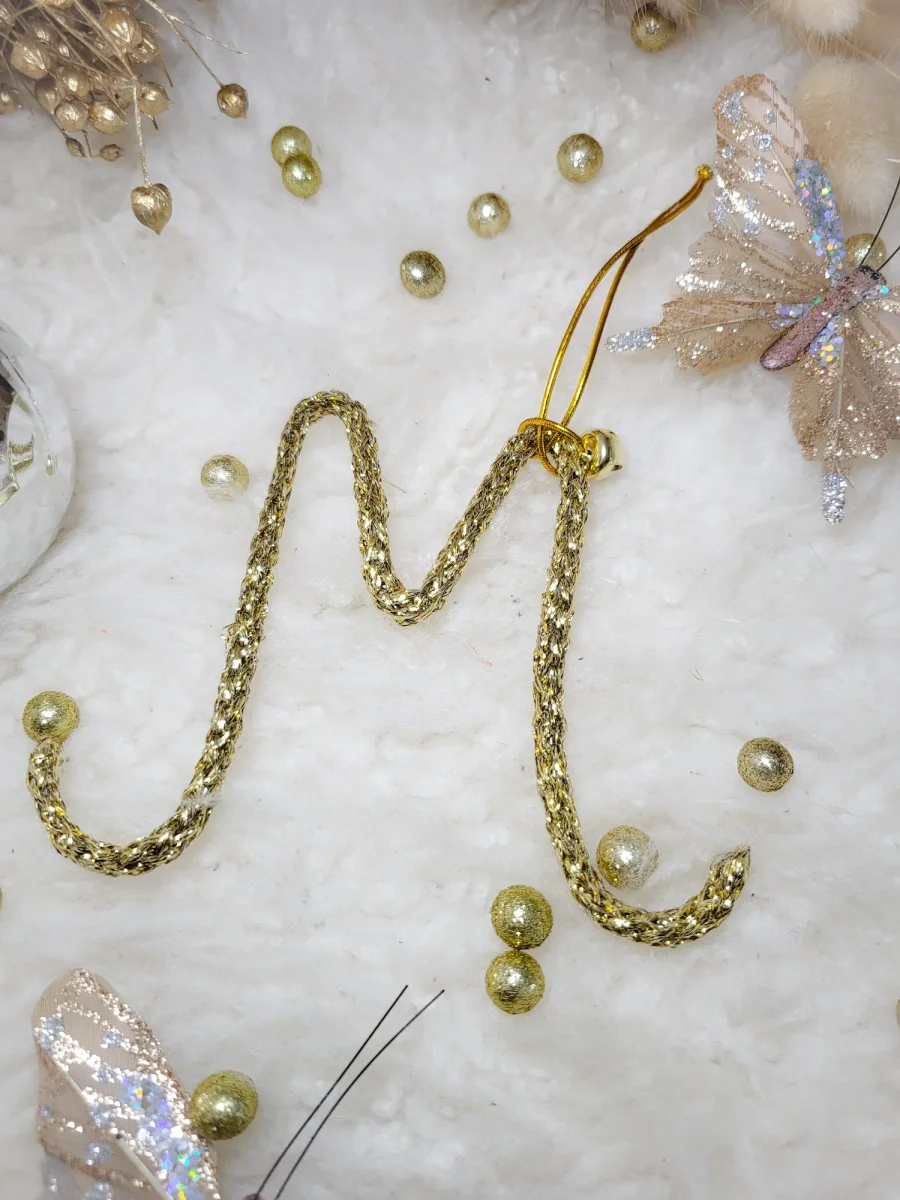 🎄 Décoration de Noël lettre tricotin personnalisée avec clochette dorée Un ornement poétique et fait main à Guérande pour un sapin unique et chaleureux – Image 3