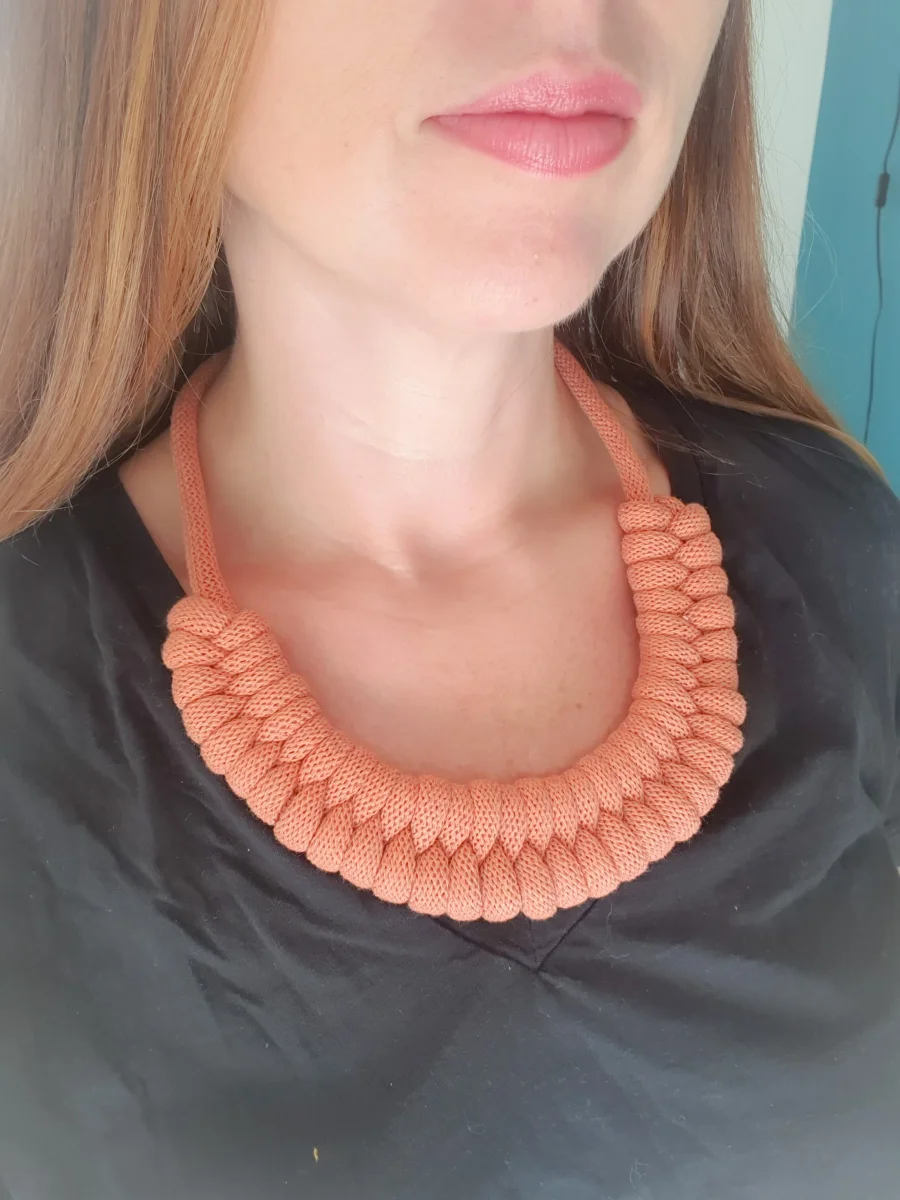 Collier corde coton noué épais plastron, bijou fantaisie, idée cadeau tendance macramé fait main noeud marin terracotta – Image 2