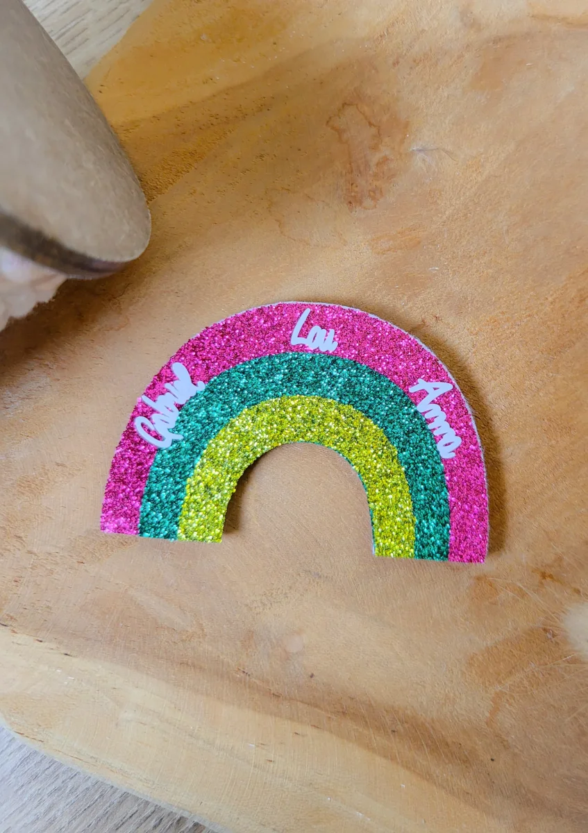 Broche arc en ciel paillette personnalisable fait main cadeau témoin marraine femme fête des mères anniversaire EVJF – Image 9